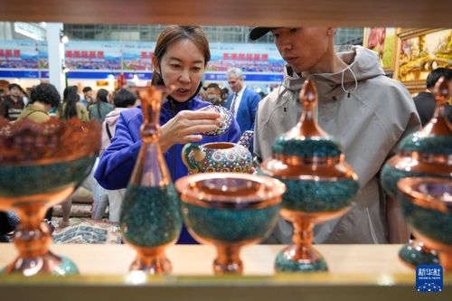 新華全媒 | 多國(guó)工藝品扮靚中俄博覽會(huì)工藝美術(shù)品展區(qū)